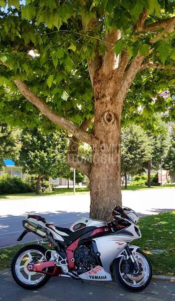 Yamaha R1