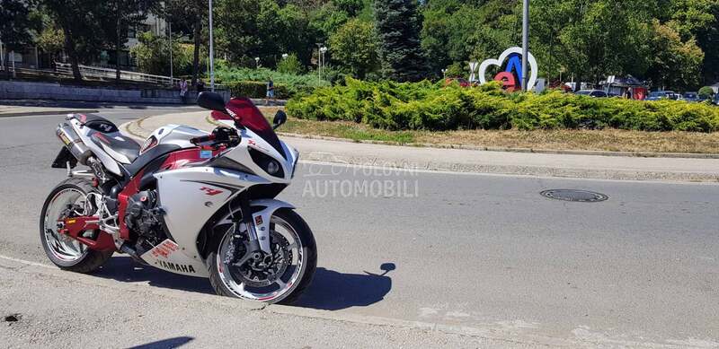Yamaha R1