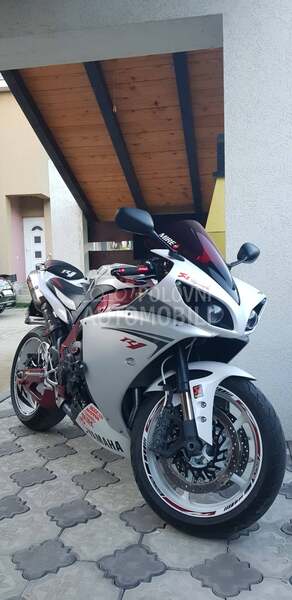 Yamaha R1