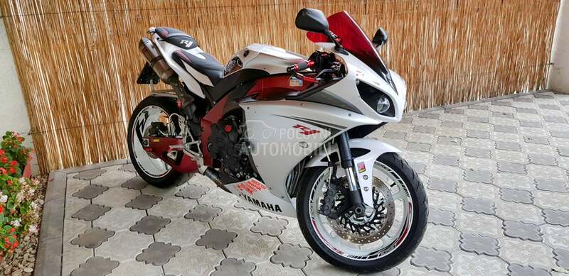 Yamaha R1