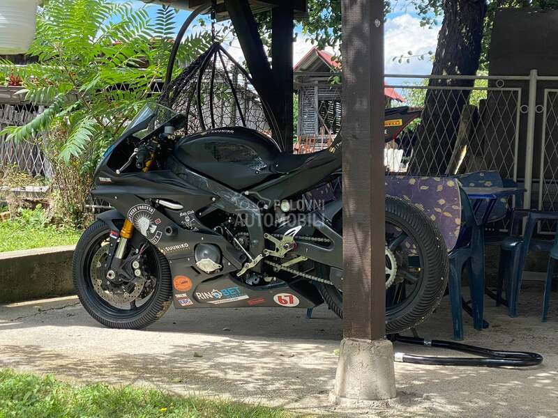 Yamaha R6
