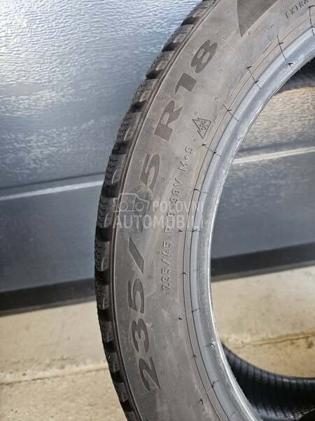 Pirelli 235/45 R18 Zimska