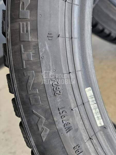 Pirelli 235/45 R18 Zimska