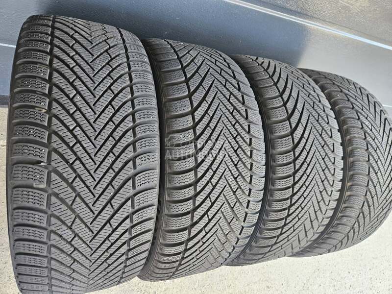 Pirelli 235/45 R18 Zimska