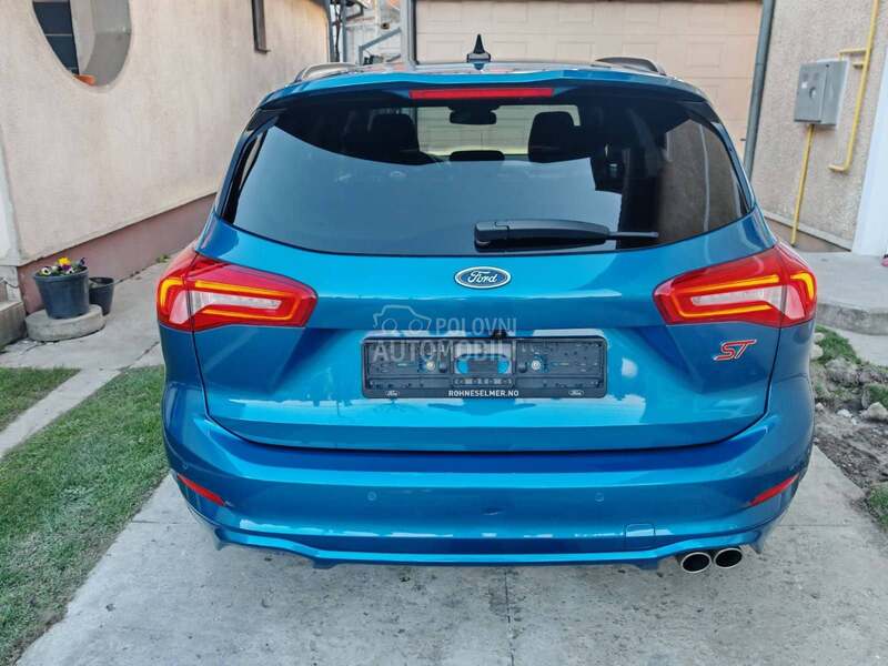 Ford Focus ST p.e.r.f.e.k.t.a.n