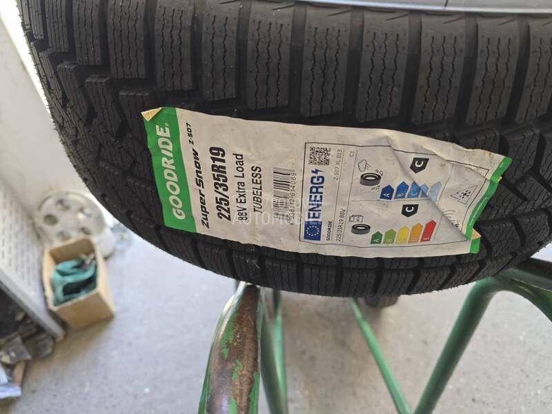 Goodride 225/35 R19 Zimska