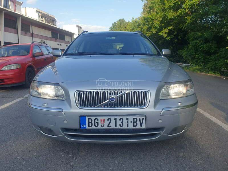 Volvo V70 