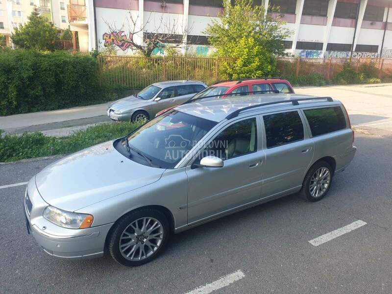 Volvo V70 