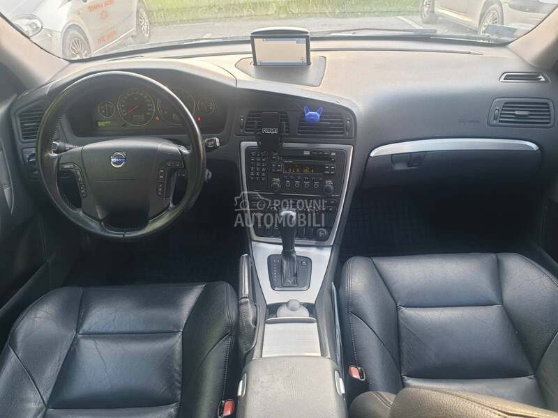 Volvo V70 