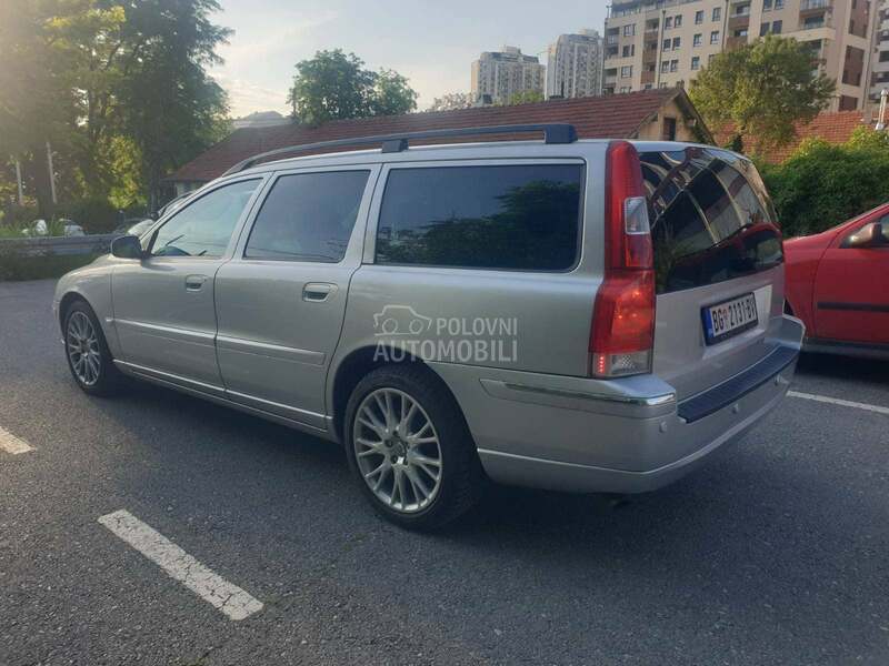 Volvo V70 