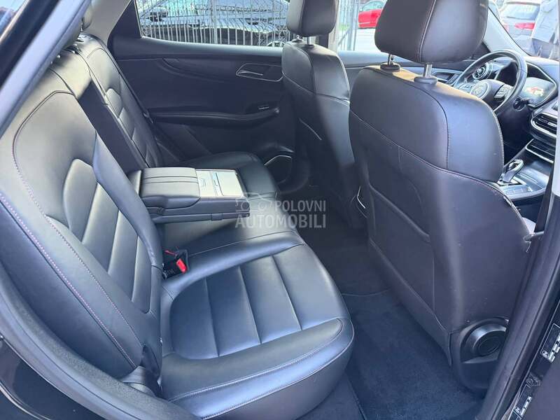 MG EHS 1.5T PHEV Luxury