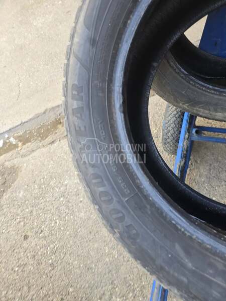 Goodyear 235/55 R17 Zimska