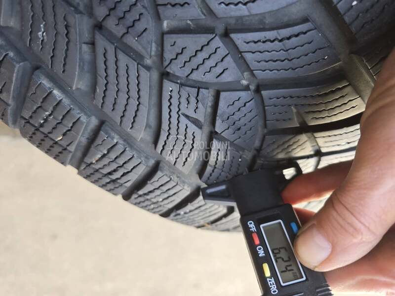 Goodyear 235/55 R17 Zimska