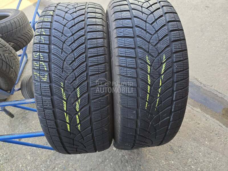 Goodyear 235/55 R17 Zimska