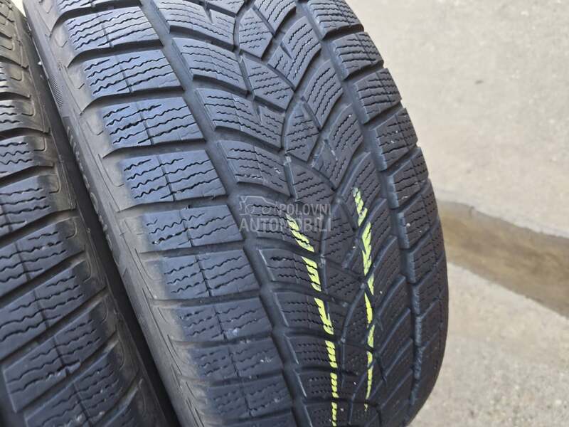 Goodyear 235/55 R17 Zimska