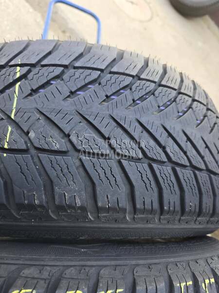 Goodyear 235/55 R17 Zimska