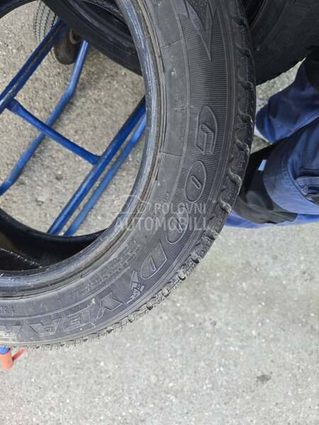 Goodyear 235/55 R17 Zimska