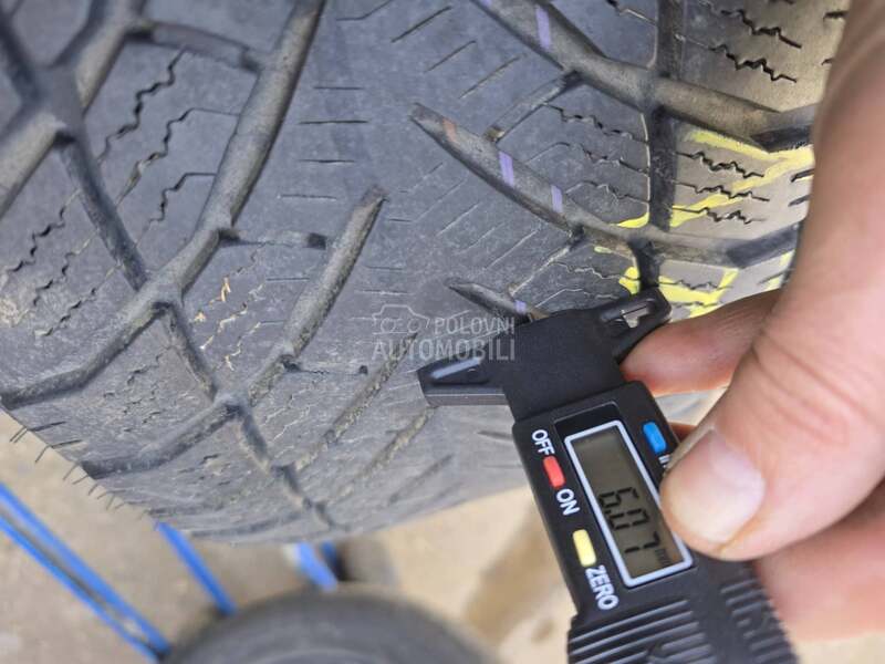 Goodyear 235/55 R17 Zimska