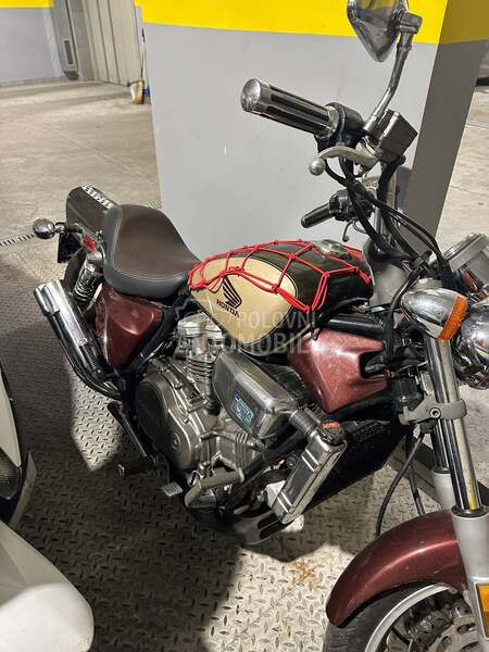 Honda VF 750C Super Magna