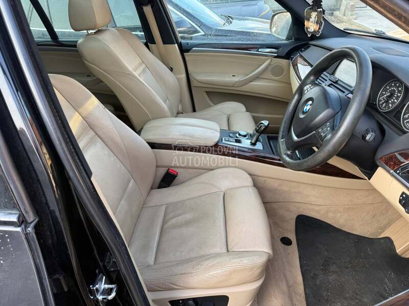 BMW X5 E70 -  kompletan auto u delovima