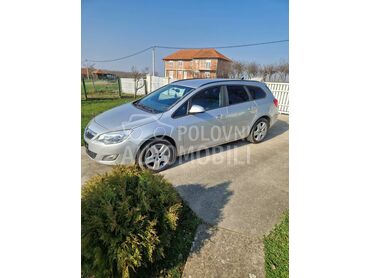 Levo krilo boja Z 176 za Opel Astra J od 2009. do 2016. god.