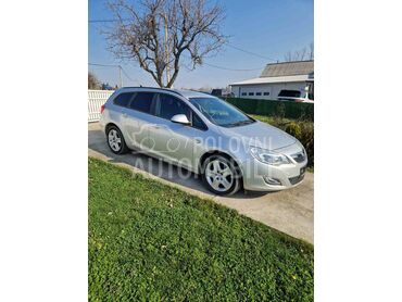 Desno krilo boja Z 176 za Opel Astra J od 2009. do 2016. god.