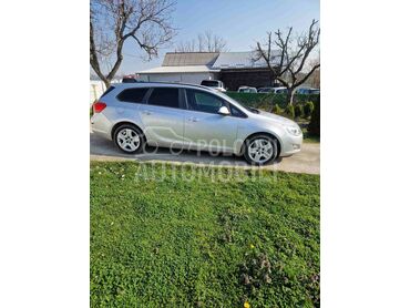 Desna vrata boja Z 176 za Opel Astra J od 2009. do 2016. god.