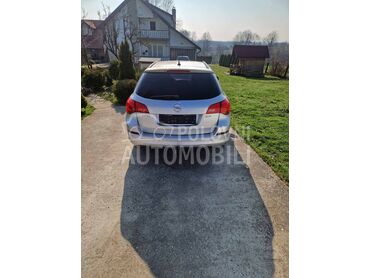 Gepek vrata boja Z 176 za Opel Astra J od 2009. do 2016. god.