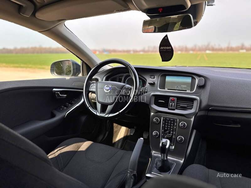 Volvo V40 