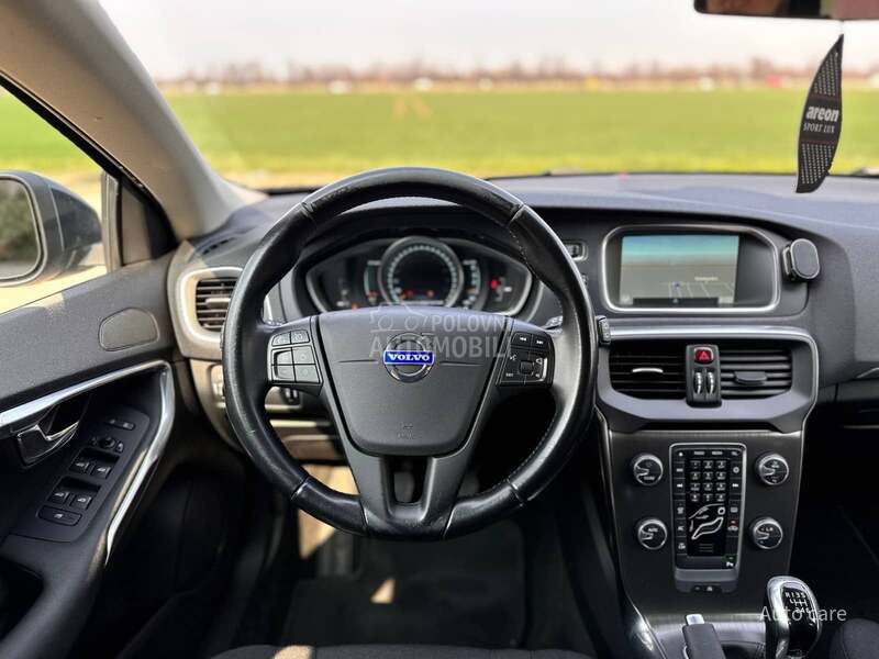 Volvo V40 