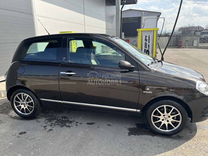 Lancia Ypsilon 