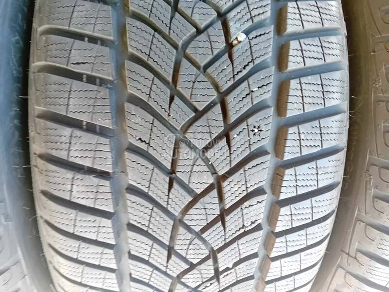 Goodyear 245/40 R18 Zimska