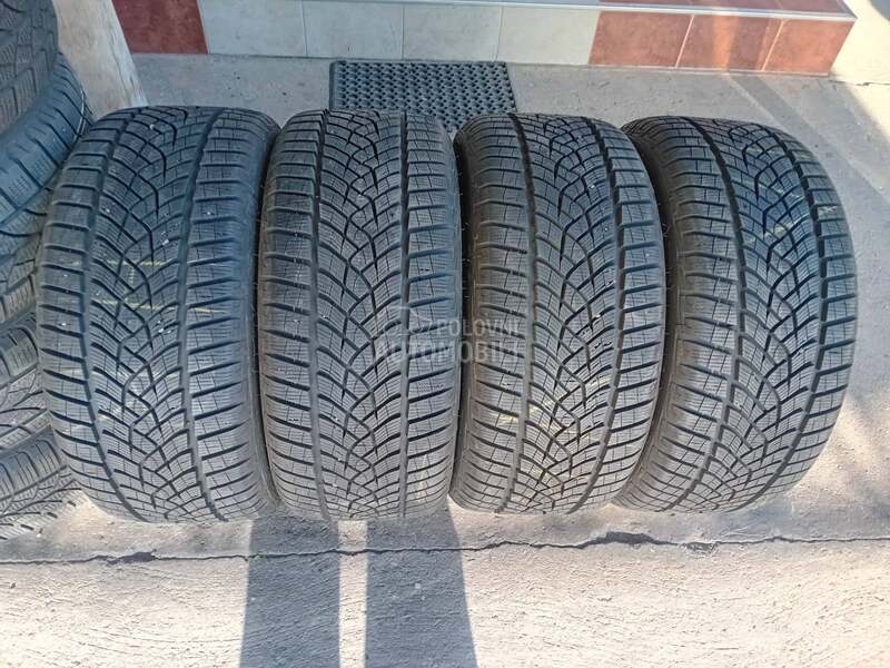 Goodyear 245/40 R18 Zimska