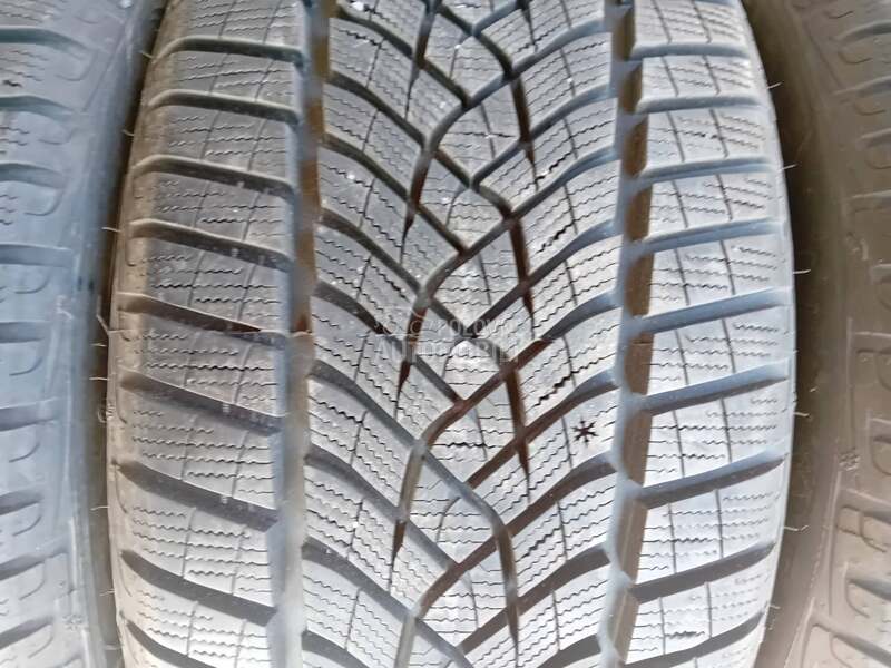 Goodyear 245/40 R18 Zimska