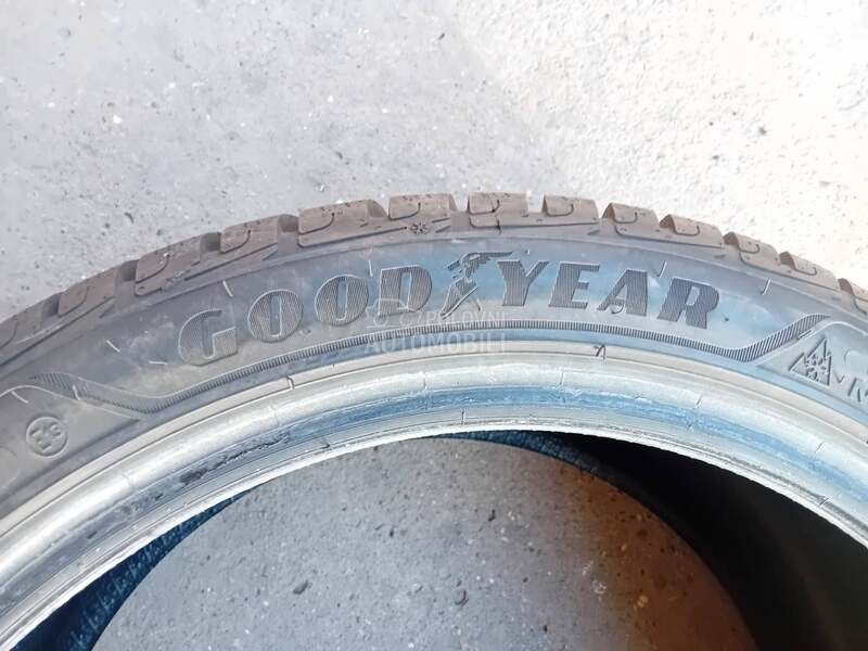 Goodyear 245/40 R18 Zimska