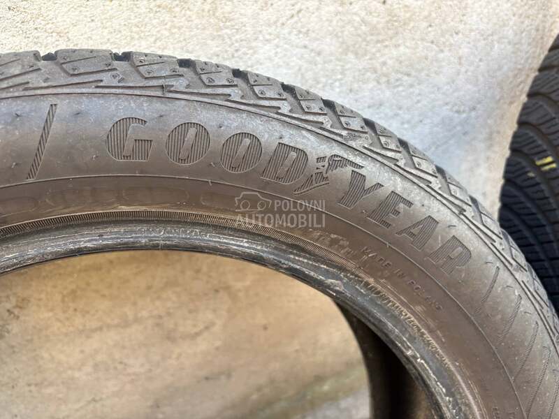 Goodyear 205/55 R17 Zimska
