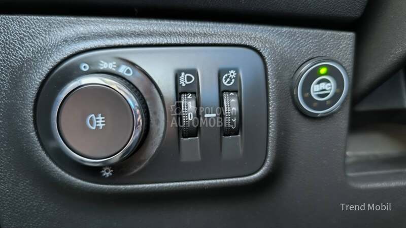 Opel Corsa E 1.4 TNG Srb