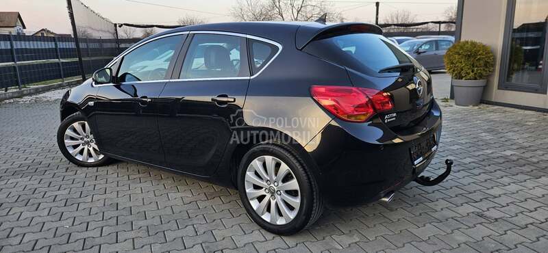 Opel Astra J 