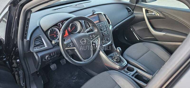 Opel Astra J 