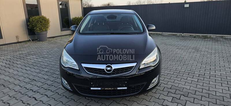 Opel Astra J 