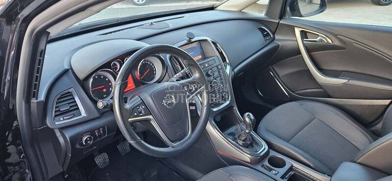 Opel Astra J 