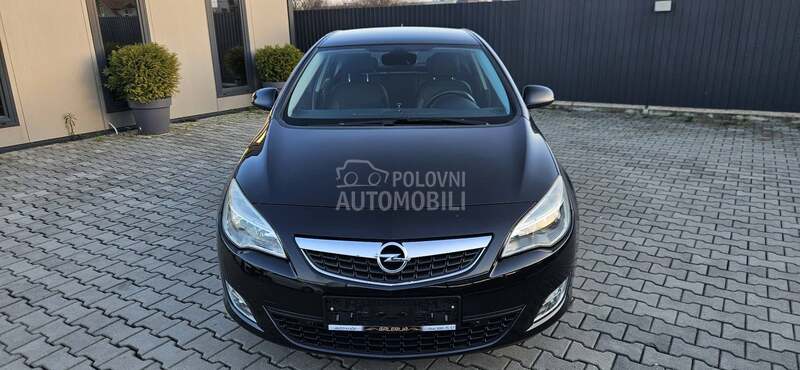 Opel Astra J 