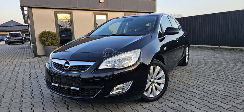 Opel Astra J 