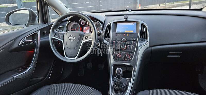 Opel Astra J 