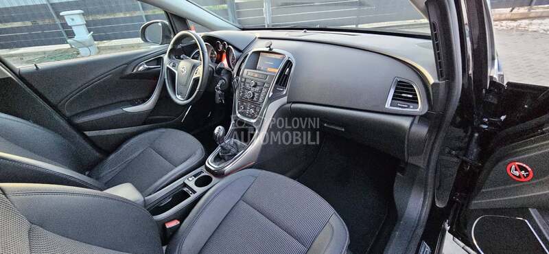 Opel Astra J 