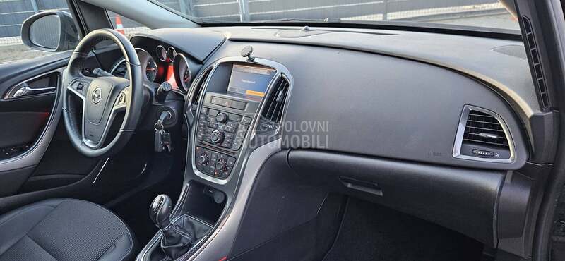 Opel Astra J 