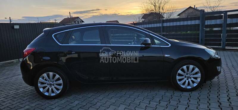 Opel Astra J 