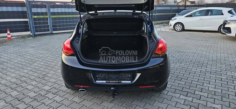 Opel Astra J 
