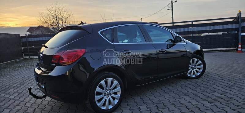Opel Astra J 
