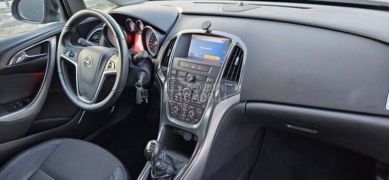 Opel Astra J 